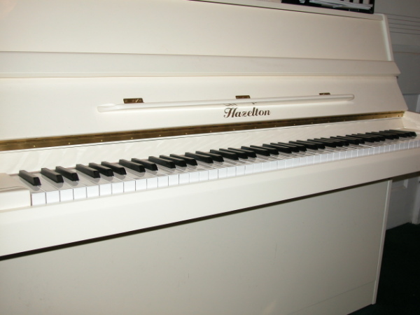 Hazelton console piano